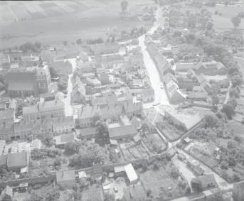 zabudowa miasta. Widok ogólny centrum miasta od strony północnej - zachodniej, skan 1