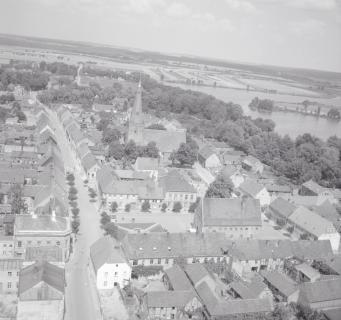 Widok ogólny centrum z rynkiem od strony płd., skan 1