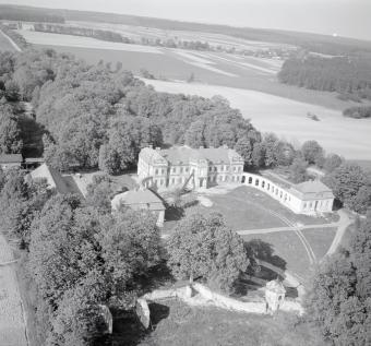 pałac Łosiówieku Widok ogólny od strony południowej, skan 1