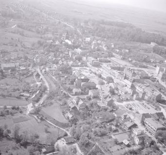 zabudowa centrum. Widok ogólny rynku i centrum od strony wschodniej, skan 1
