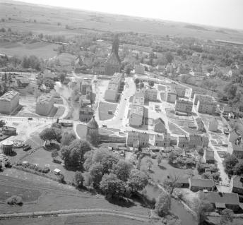 zabudowa centrum miasta. Widok ogólny od strony północnej - wschodniej , skan 1