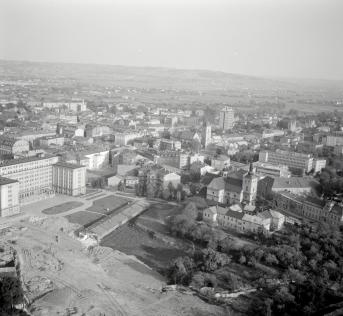 zabudowa centrum. Widok ogólny  od strony południowej - zachodniej, skan 1