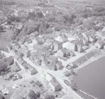 zabudowa centrum. Widok ogólny zabudowy centrum od strony wschodniej, skan 1