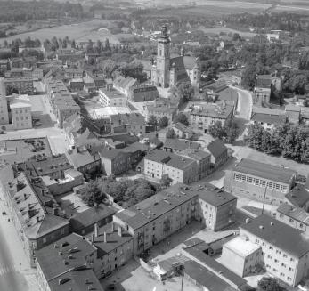 zabudowa miasta. Kościół /1904 - 7 r./ Fragment zabudowy miasta z położeniem kościoła od strony południowej - wschodniej, skan 1