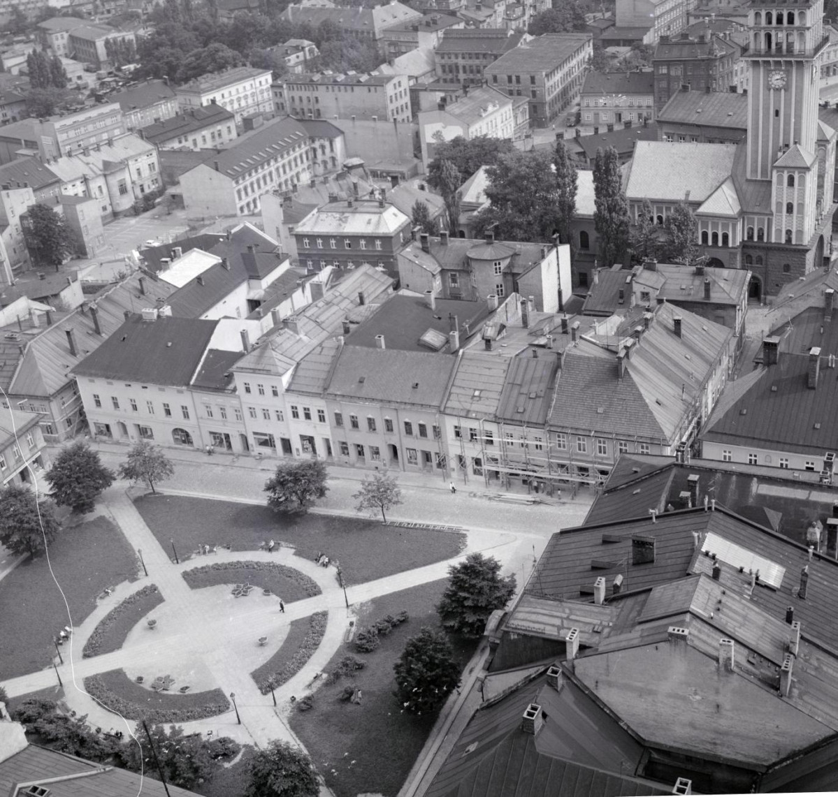fragment zabudowy rynku i zabudowy przyrynkowej od strony północno -zachodniej, skan 1