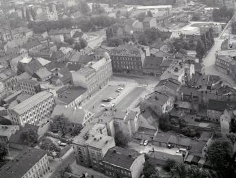 Fragment zabudowy miasta z położeniem kościoła parafialnego od strony północno -  zachodniej, skan 1