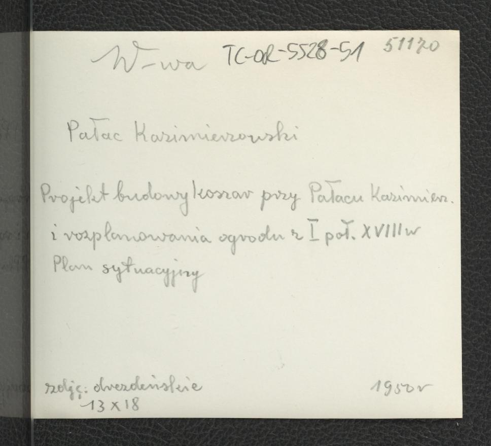 2 fotografie czarno-białe przedstawiające projekt budowy koszar przy Pałacu Kazimierzowskim i rozplanowaniu ogrodu z pierwszej poł. XVIII w. – ze zbiorów Archiwum w Dreźnie; 1950 r., skan 4