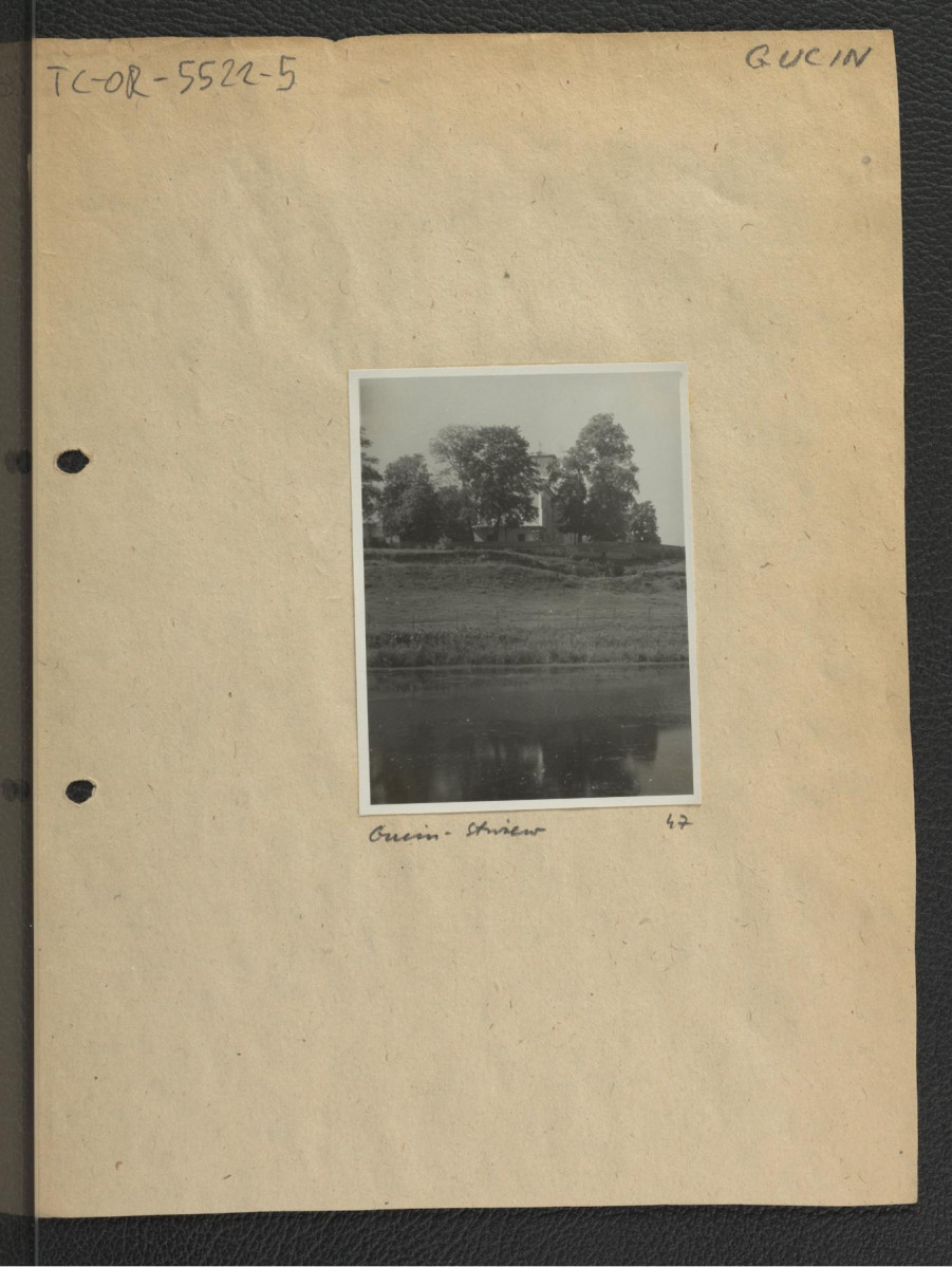 fotografia czarno-biała przedstawiająca (prawdopodobnie) fragment kościoła św. Katarzyny, skan 1