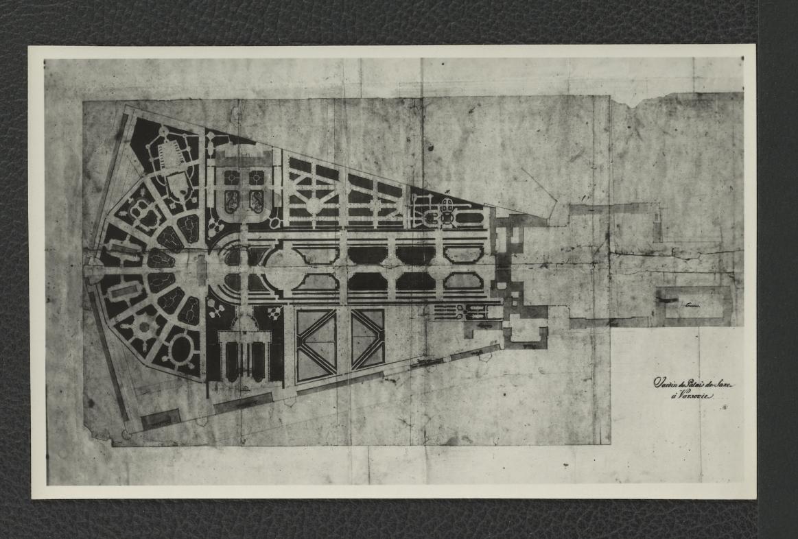 fotografia czarno-biała przedstawiająca plan sytuacyjny założenia ogrodu saskiego z pierwszej połowy XVIII wieku; ze zbiorów drezdeńskich, skan 1