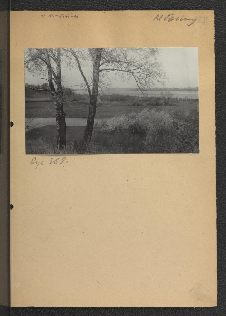 fotografia czarno-biała przedstawiająca Wisłę od strony Marymontu, skan 1