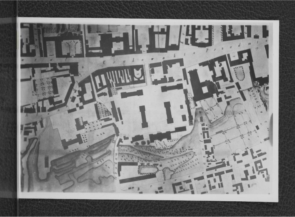 2 fotografie czarno-białe  reprodukcji planu Koriota z 1819 r. (1 : 1776) przedstawiające park miejski w Warszawie                                                                                                      , skan 1