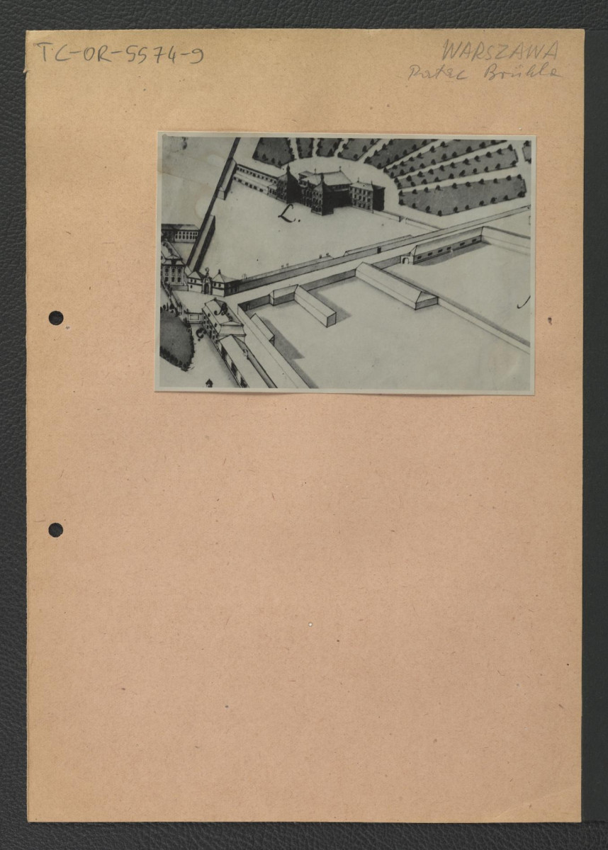 2 fotografie czarno-białe przedstawiające fragment planu przestrzennego z usytuowaniem Pałacu Ossolińskich wraz z fragmentem tramtejszych ogrodów, skan 1