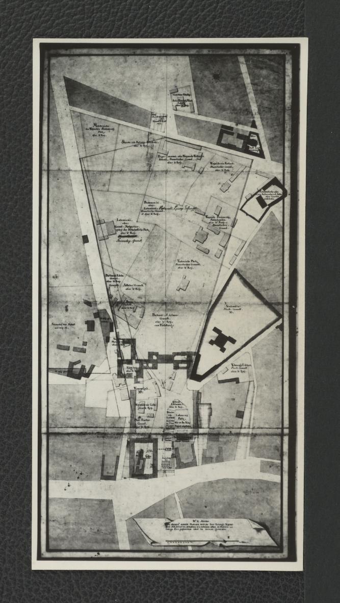 fotografia czarno-biała przedstawiająca plan sytuacyjny zabudowy terenów z pierwszym narysem ogrodu 1712 r.; ze zbioów drezdeńskich, skan 1