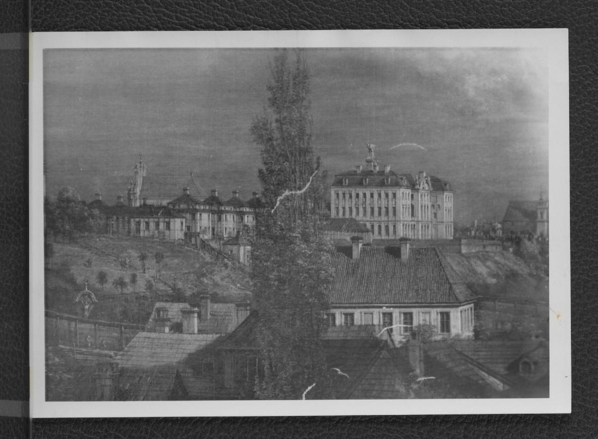 2 fotografie czarno-białe weduty autorstwa Bernardo Belotto ukazującej widok na Pałac Kazimierzowski , skan 1