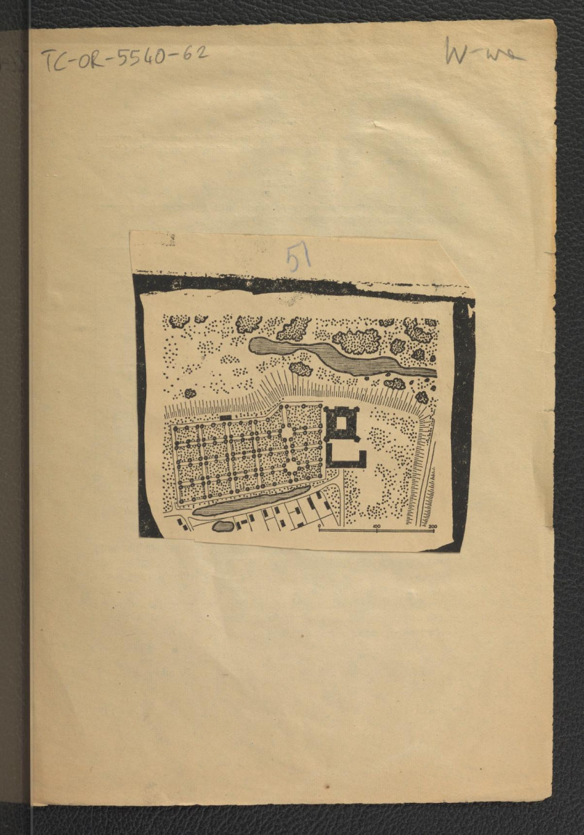 nadbitka reprodukcji fotografii miejscowego ogrodu i zwierzyńca zamieszczonego w Ciołek G., Ogrody polskie, Warszawa 1954, s. 60 , skan 1