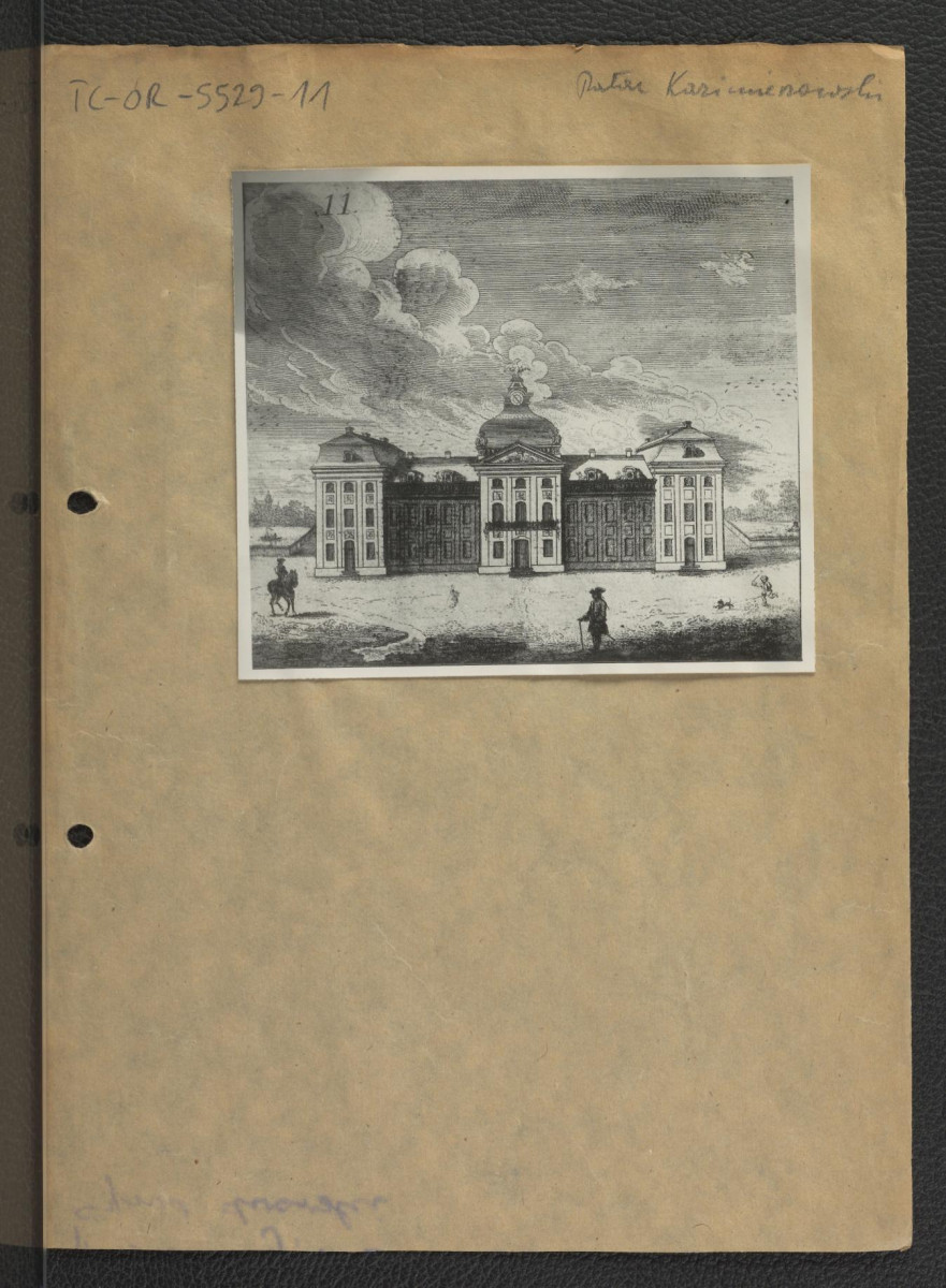 fotografia czarno-biała reprodukcji ryciny ukazującej elewację frontową Pałacu Kazimierzowskiego przed przebudową w latach 30. XVIII w., skan 1