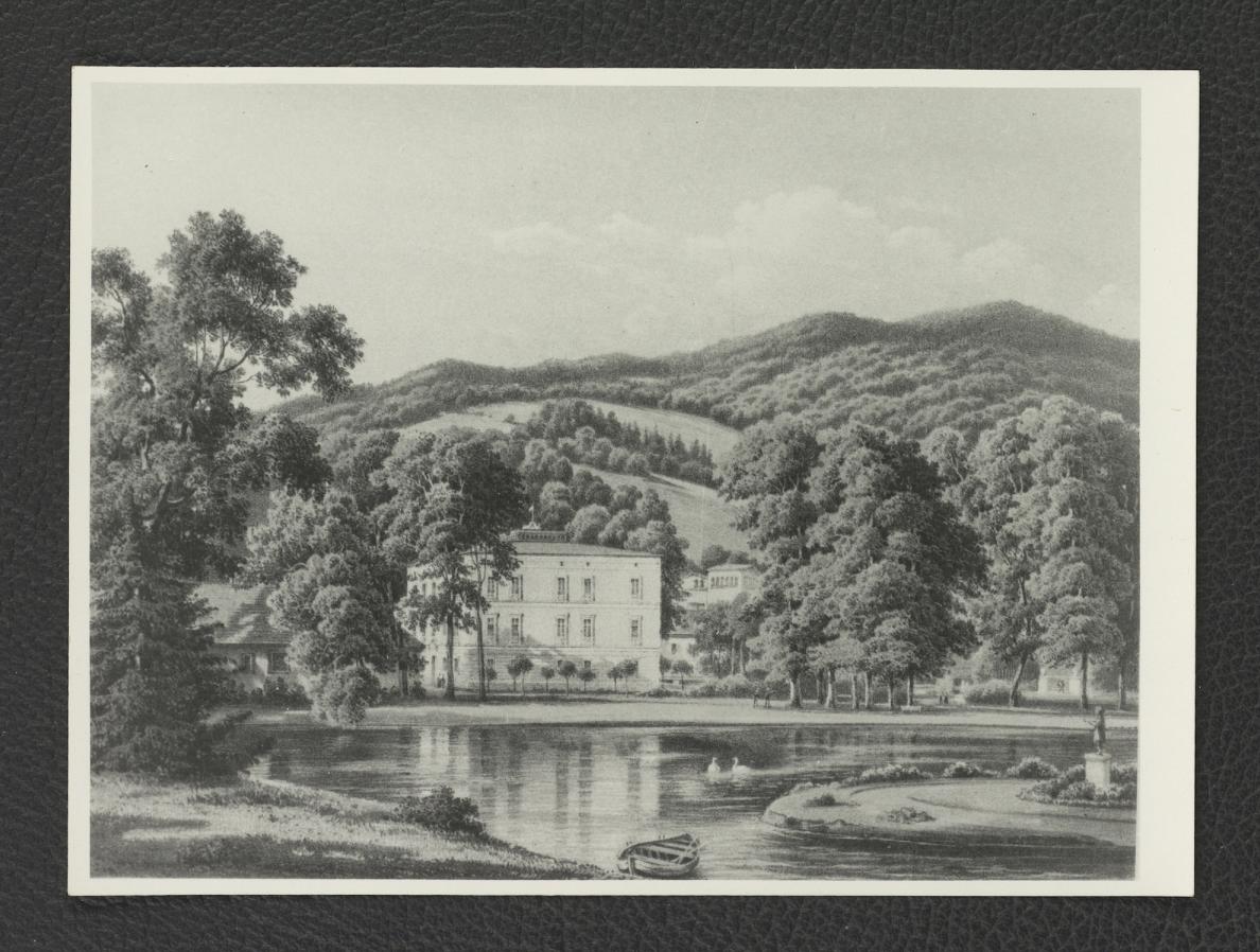 fotografia czarno-biała reprodukcji ryciny zamieszczonej prawdopobnie w Duncker A., Die Landlichen Wohnsitze, Schlosser und Residenzen …, t. IV, Berlin 1861 a przedstawiającej fragment miejscowej posesji                                                                     , skan 1