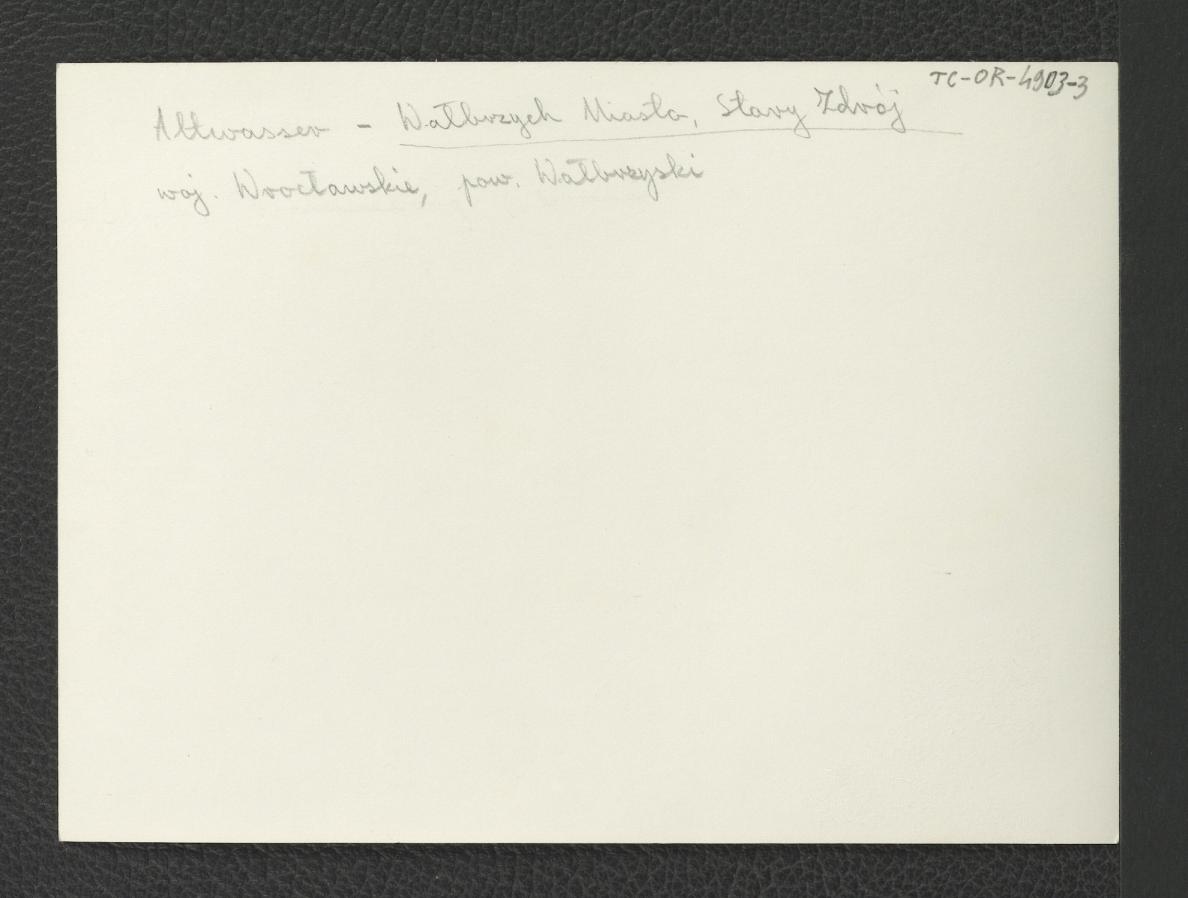 fotografia czarno-biała reprodukcji ryciny zamieszczonej prawdopobnie w Duncker A., Die Landlichen Wohnsitze, Schlosser und Residenzen …, t. IV, Berlin 1861 a przedstawiającej fragment miejscowej posesji                                                                     , skan 2