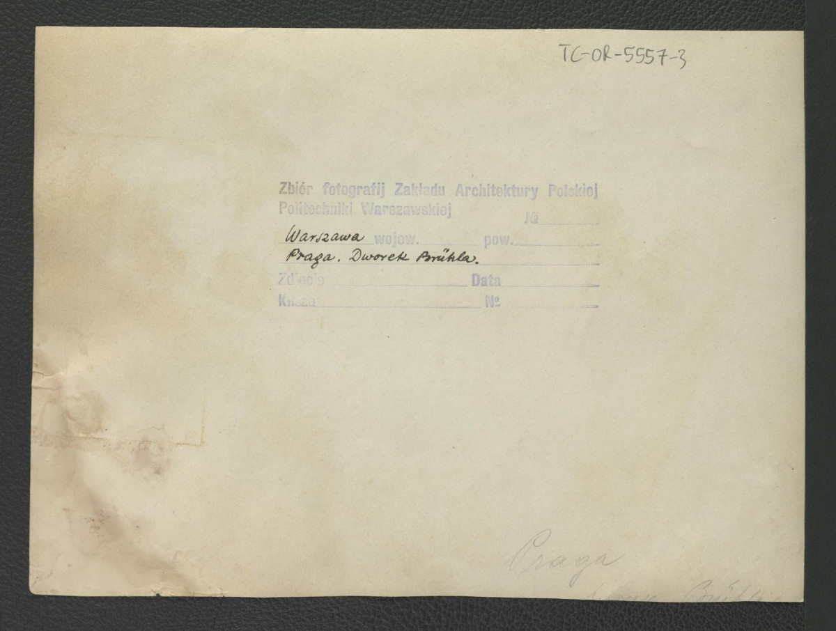 3 fotografie czarno-białe przedstawiające  dworek Brühla na Pradze, skan 5