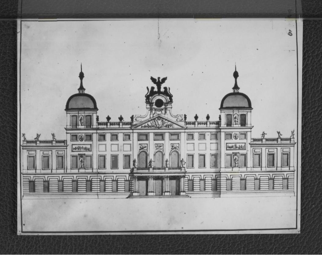 2 fotografie czarno-białe przedstawiające projekt przebudowy Pałacu Kazimierzowskiego z pierwszej poł. XVIII w. – elewacja wschodnia ze zbiorów archiwum w Dreźnie; 1950 r., skan 3