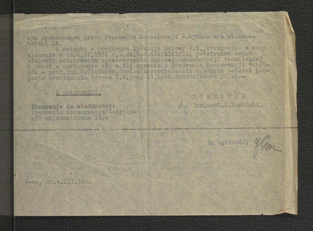 odpis zawiadomienia z 27 grudnia 1951 r. przez Dyrekcję Budowy UW dwóch egzemplarzy umowy na wykonanie dokumentacji technicznej oświetlenia dziedzińca Uniwersytetu Warszawskiego , skan 2