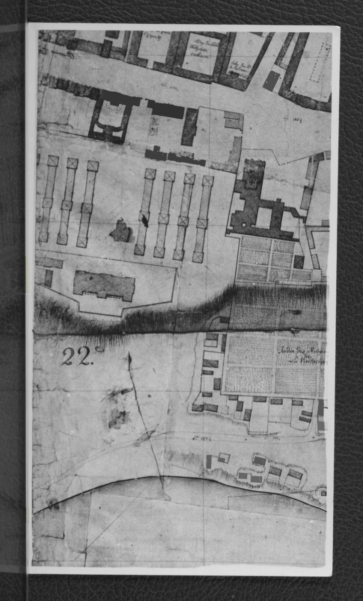 4 fotografie czarno-białe przedstawiające  fragmenty planu Ricant de Tirregaille’a z 1762 r., skan 5