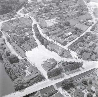 widok ogólny zabudowy rynku i centrum miasta od strony płn., skan 1