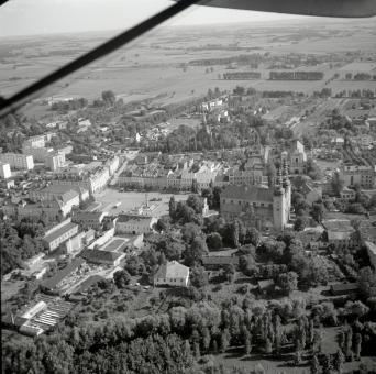 zabudowa rynku z  kościołem kolegiackim od strony płn - zach., skan 1