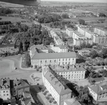 widok ogólny pierzei przyrynkowej od strony płd., skan 1