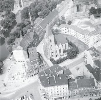 fragment zabudowy centrum miasta widok od strony płd.-zach., skan 1