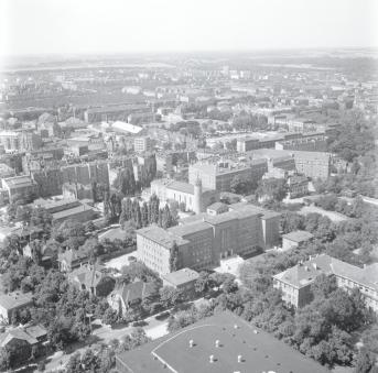 fragment zabudowy centrum miasta od strony płn., skan 1