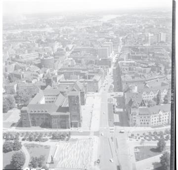 fragment centrum z Nowym Ratuszem od strony zach., skan 2