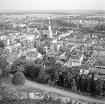 Zabudowa miasta. Widok ogólny zabudowy od strony południowej., skan 1