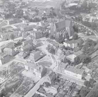 fragment miasta z kościołem jezuitów od strony płd.-zach., skan 1