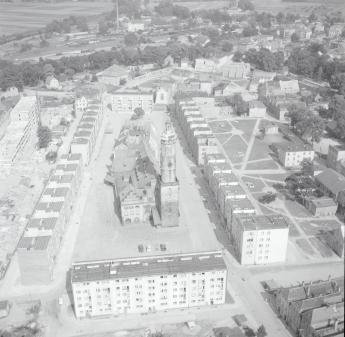 widok ogólny zabudowy rynku od strony wsch., skan 1