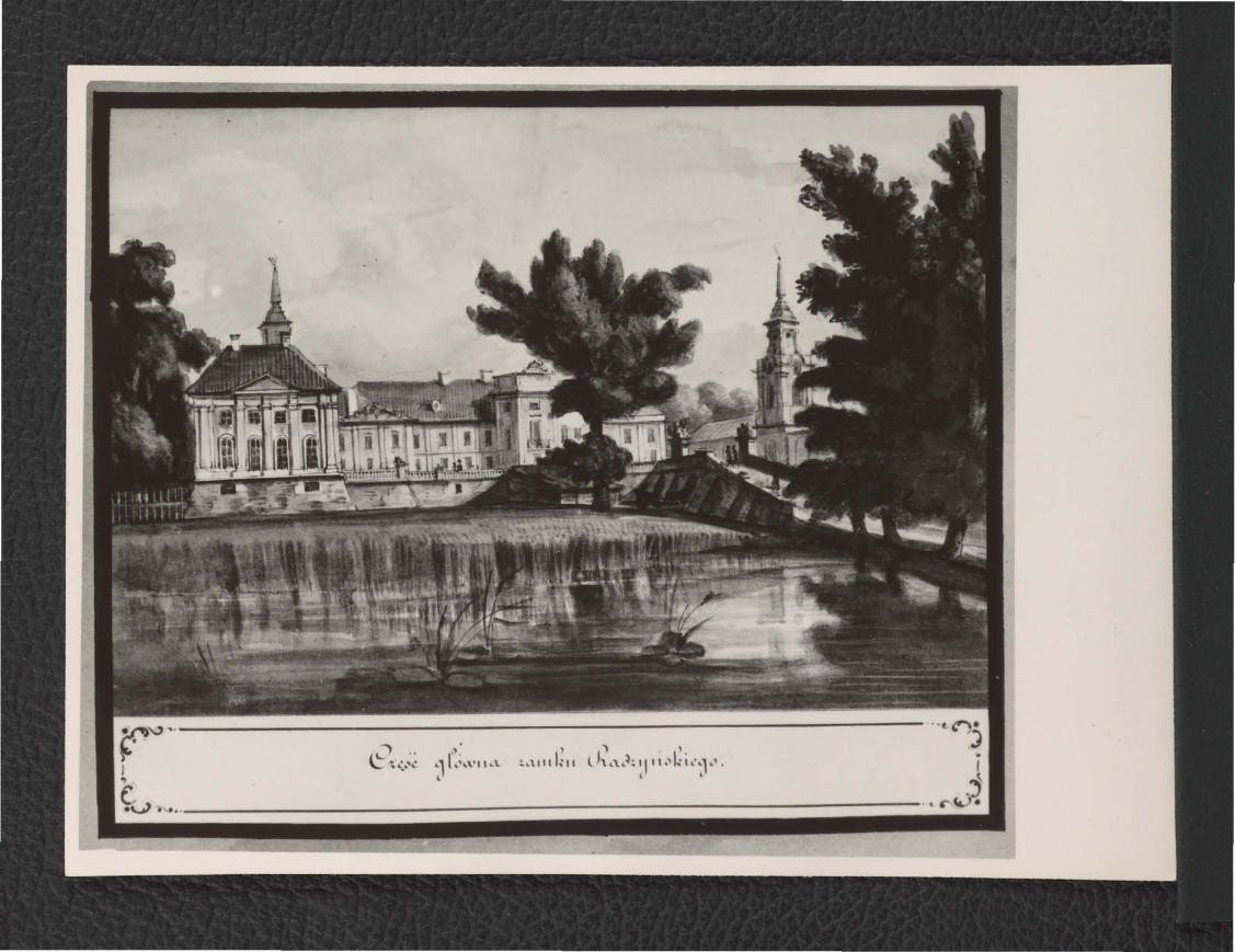 fotografia czarno-biała reprodukcji ryciny przedstawiającej główną część miejscowego zamku, skan 1