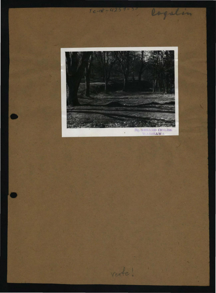 fotografia czarno-biała przedstawiająca widok na kopiec Parnas, skan 1