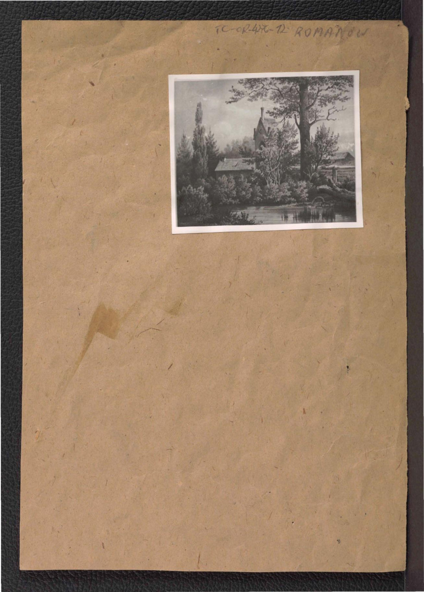 2 fotografie czarno-białe reprodukcji litografii z Albumu J.J. Kraszewskiego w zbiorach Muzem Wojska Polskiego przedstawiających miejscową kaplicę , skan 2
