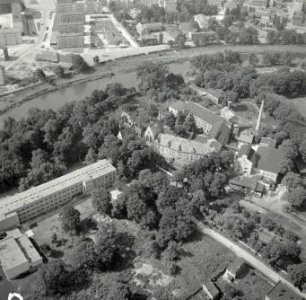 Widok ogolny zamku od strony płd-wch, skan 1