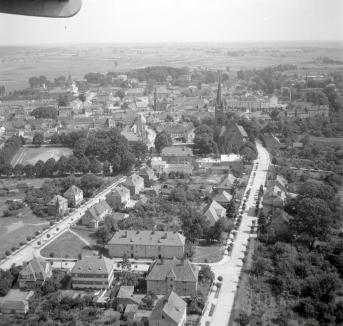 widok ogólny fragmentu miasta od strony płd, skan 1