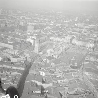 widok ogólny rynku od strony pld, skan 1