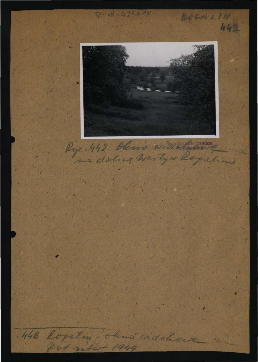 2 fotografie czarno-białe przedstawiające widok z okna miejscowego pałacu na dolinę Warty, skan 1