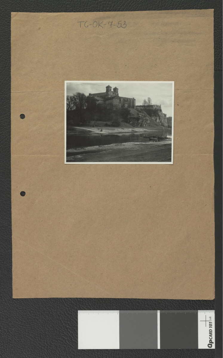 widok na miejscowy klasztor od północnego zachodu , skan 1