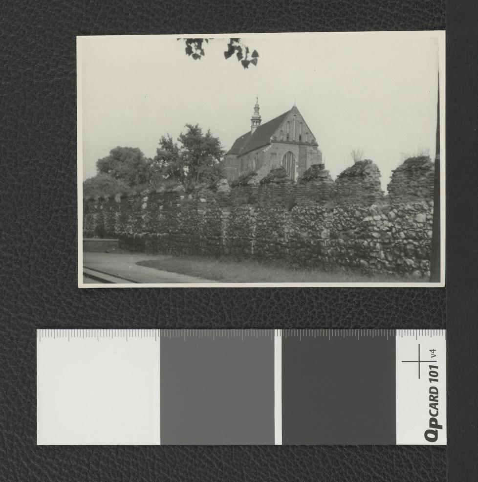 pozytyw przedstawiający widok na kościół św. Katarzyny od strony ul. Paulińskiej z zachodu , skan 1