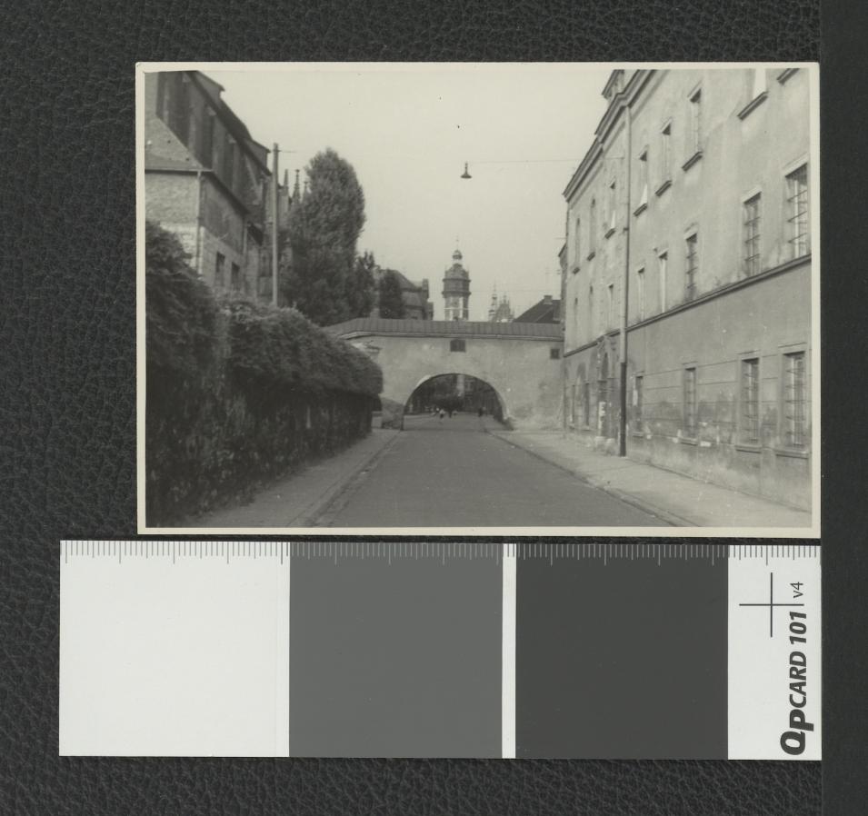 pozytyw przedstawiający ul. Skałeczną przy której znajduje się kościół św. Katarzyny , skan 1