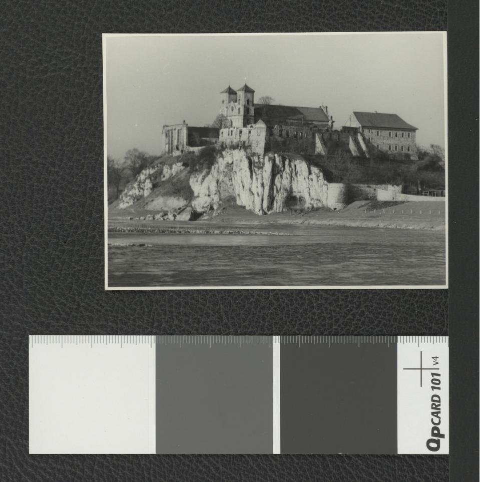 przedstawia widok na klasztor od zachodu , skan 2