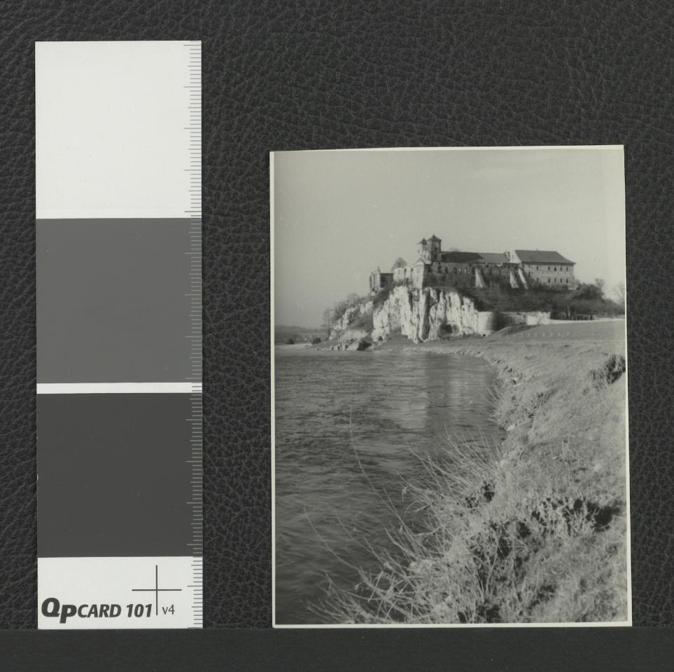 przedstawia widok na klasztor od zachodu , skan 3