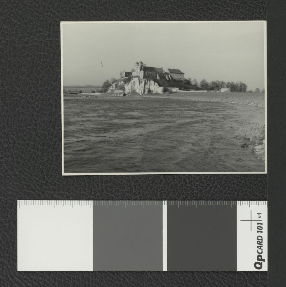 przedstawia widok na klasztor od zachodu , skan 4