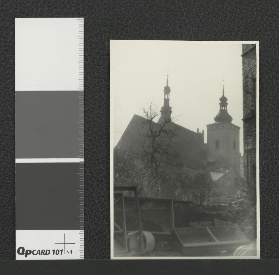 widok na kościół klasztorny od południowego wschodu , skan 3