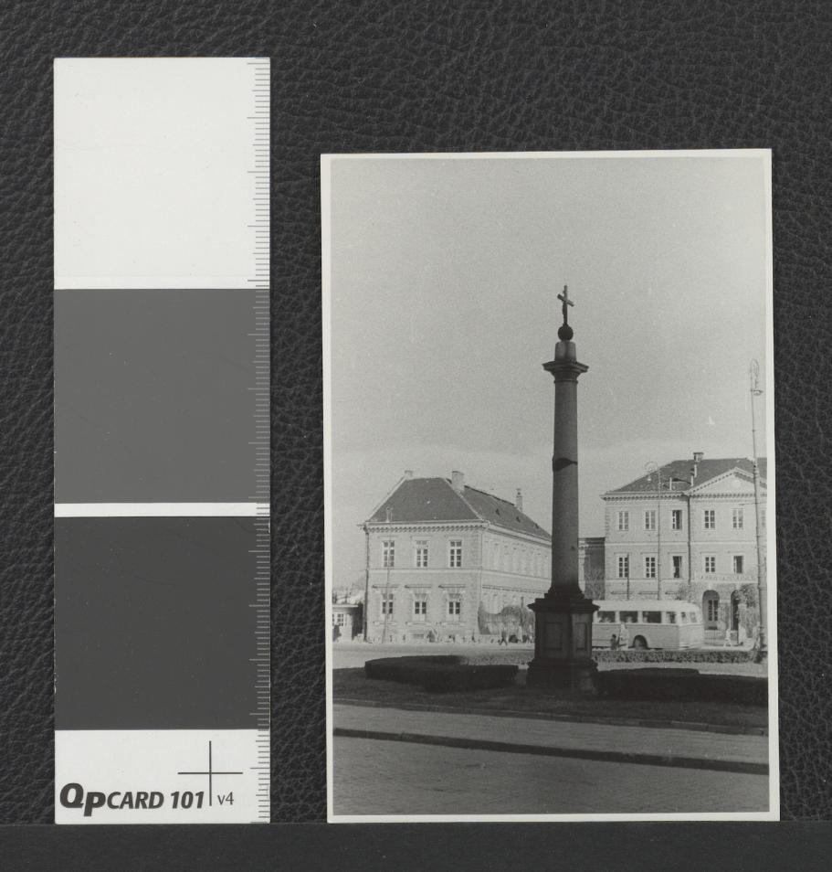 kolumna z krzyżem przy Placu Trzech Krzyży, skan 1